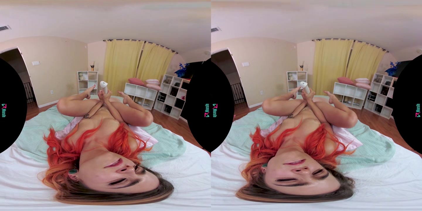 VRHUSH Pamela Morrison gets off with a hitachi vibrator
