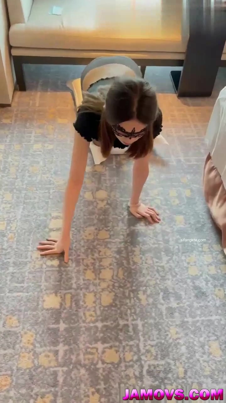 Cute Chinese teen 18+ Giving Blowjob
