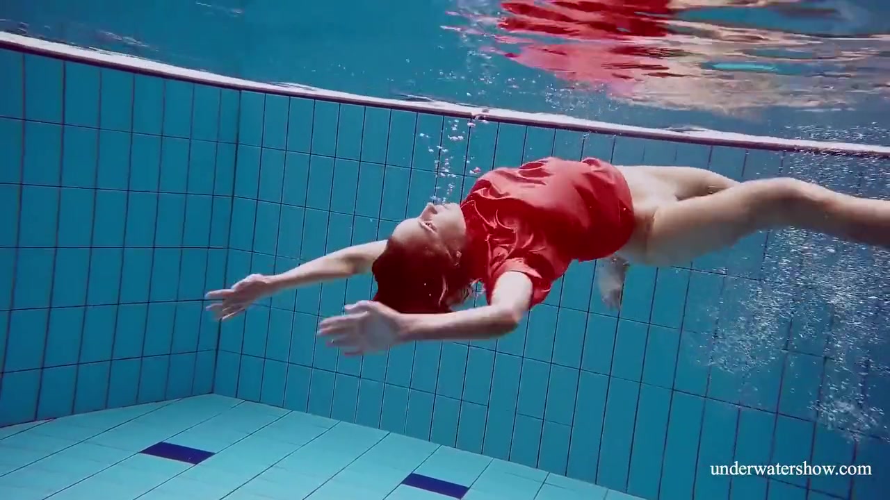Sexy Naked Twat Avenna Swims Nude In The Pool