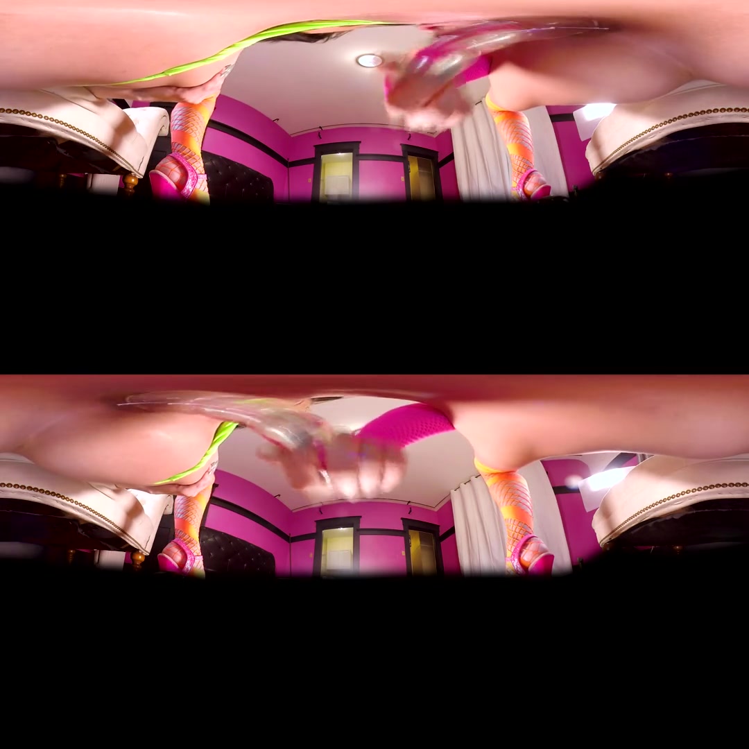 Holly Hendrix in Holly Hendrix Upskirt - HoloGirlsVR