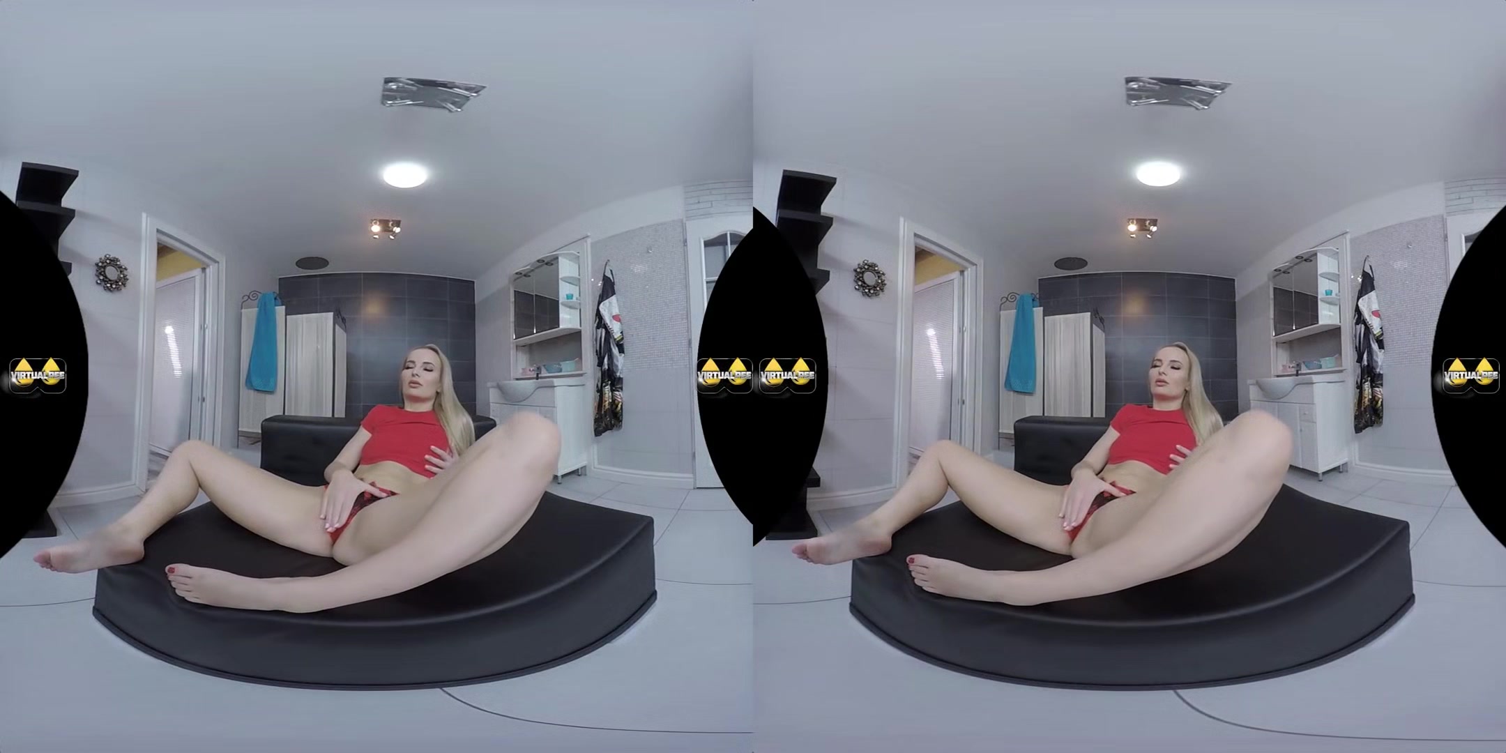 Blondes In The Bathroom - Pornstar Watersport Lesbian 3D Porn