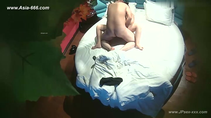 Hackers use the camera to remote monitoring of a lover's home life.***