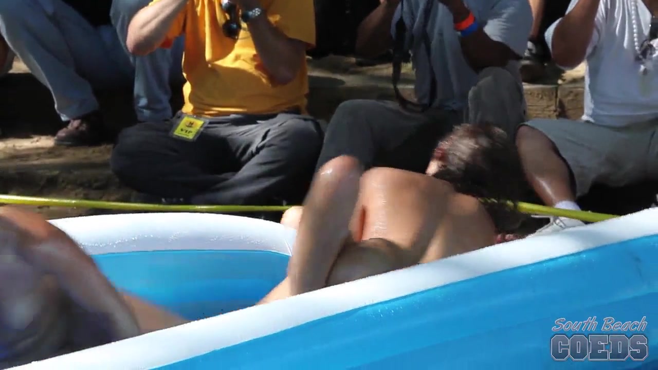 Video And Photos From The 2010 Show By Camera Guy Damen - SouthBeachCoeds