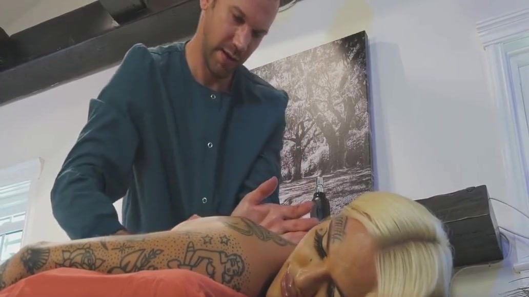 Hot Trans Bimbo Gives Masseur A Surprise With Will Havoc And Nadia Love