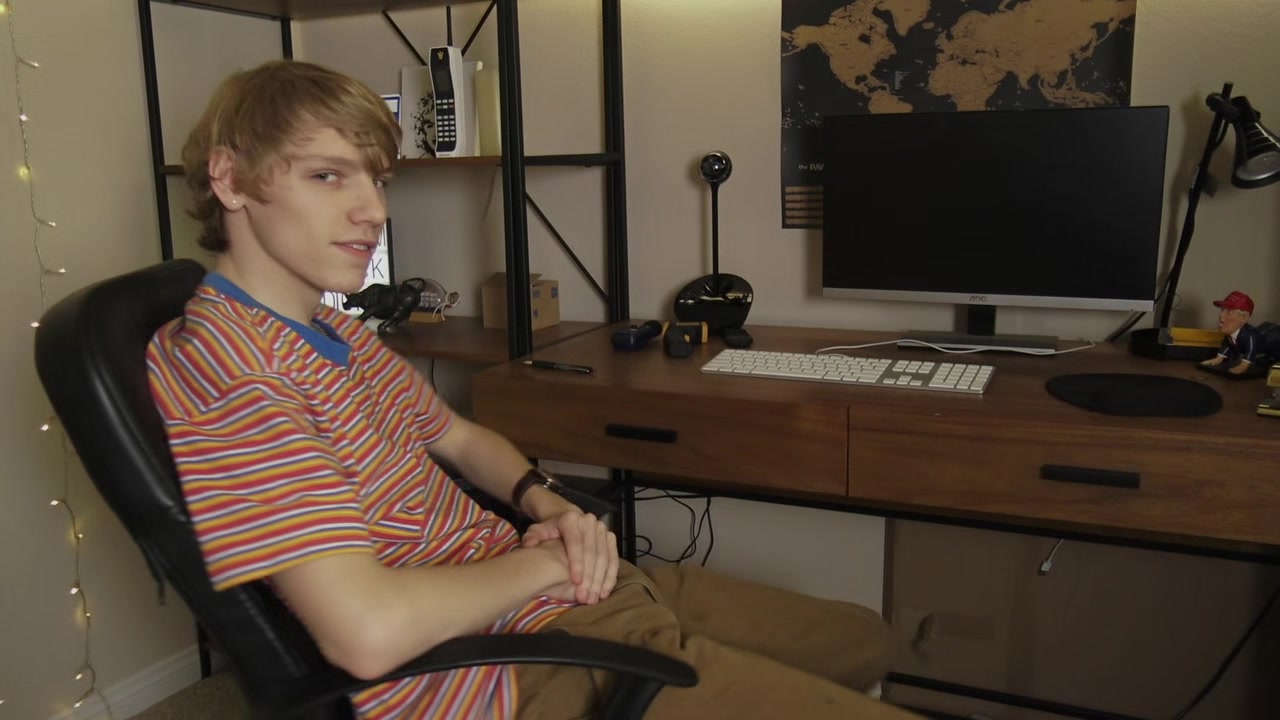 Blond 8teenBoy Cade Russels jerks his juicy cock
