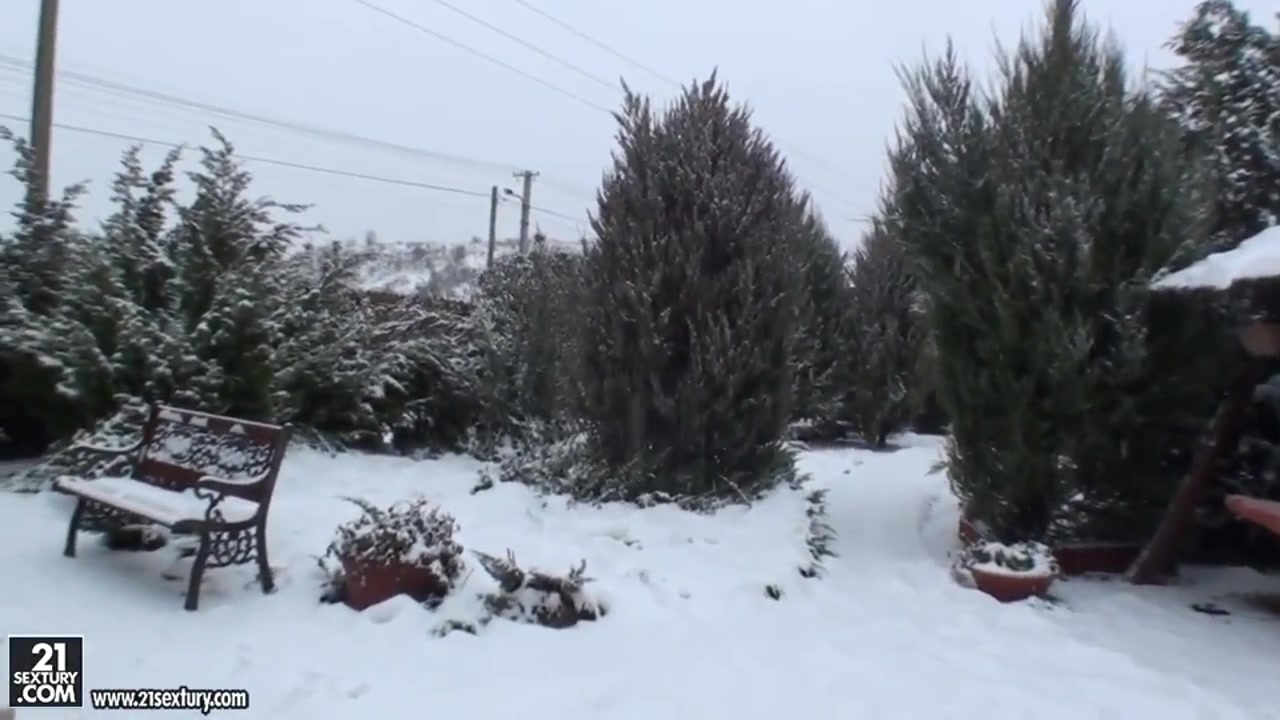 Babe Kathia Nobili gets filmed on snow