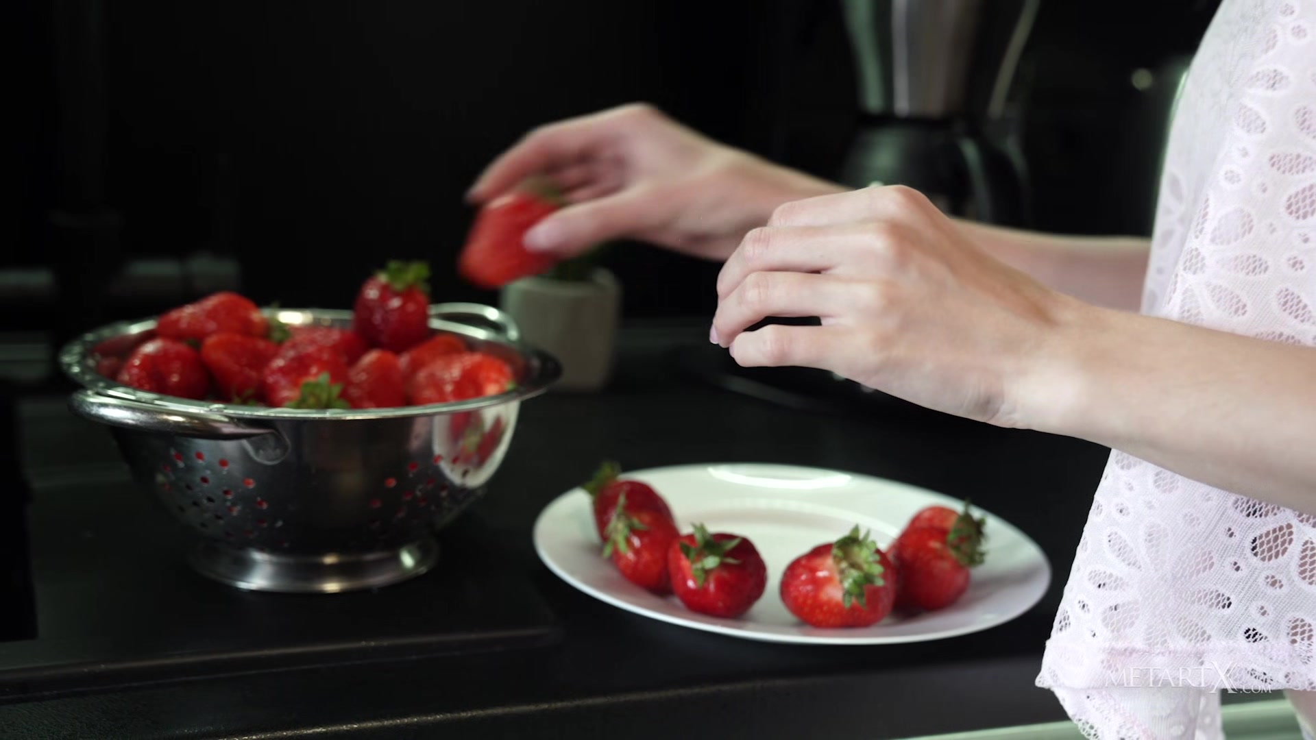 Strawberry - Bjorg Larson - MetartX