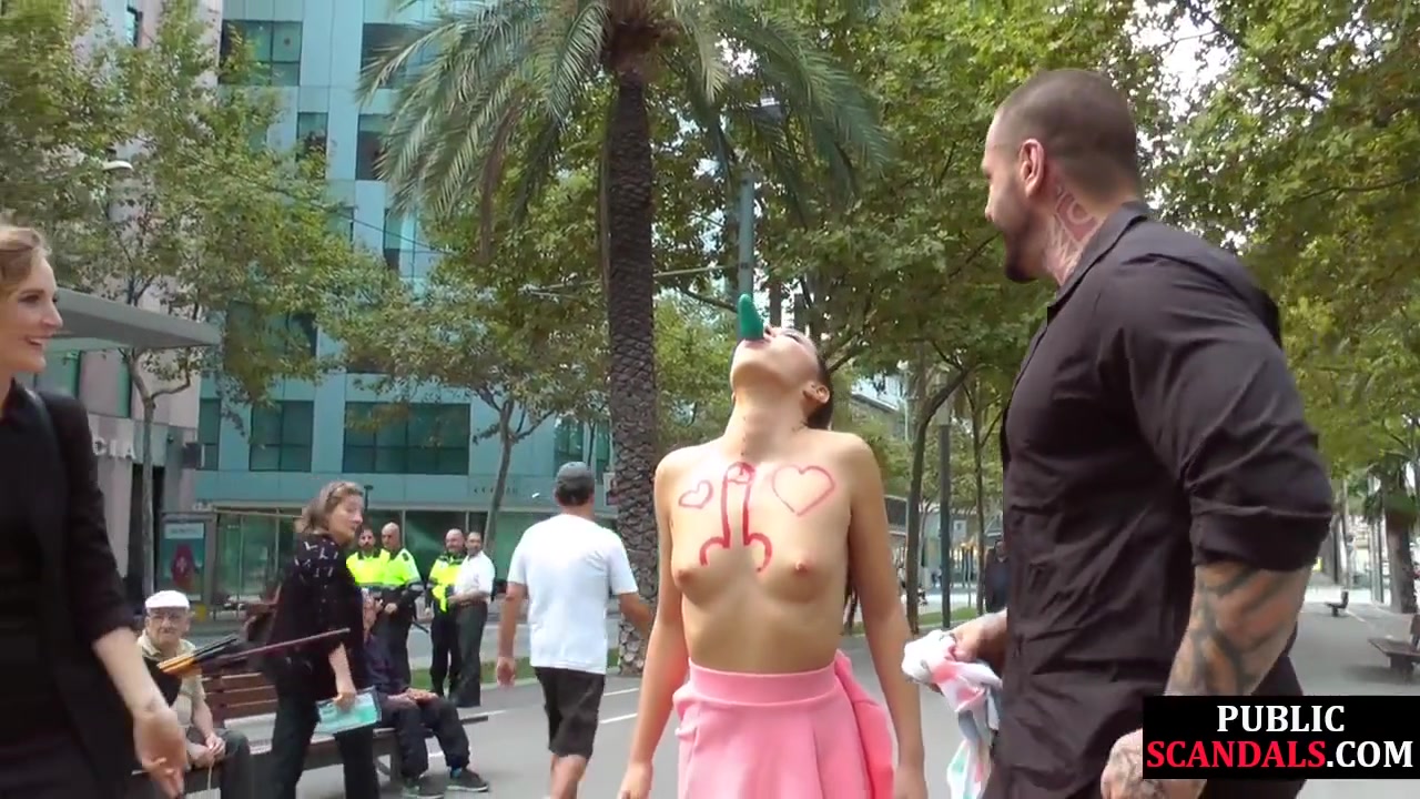 Public Bdsm Babe Drilled In Hair Salon In Front Of Voye