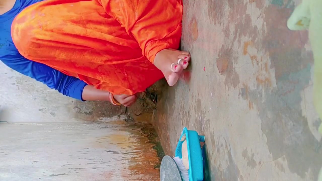 Hot Indian School Girl Naked Bath. Alone Girl Feel Horny She Fingring And Pesing