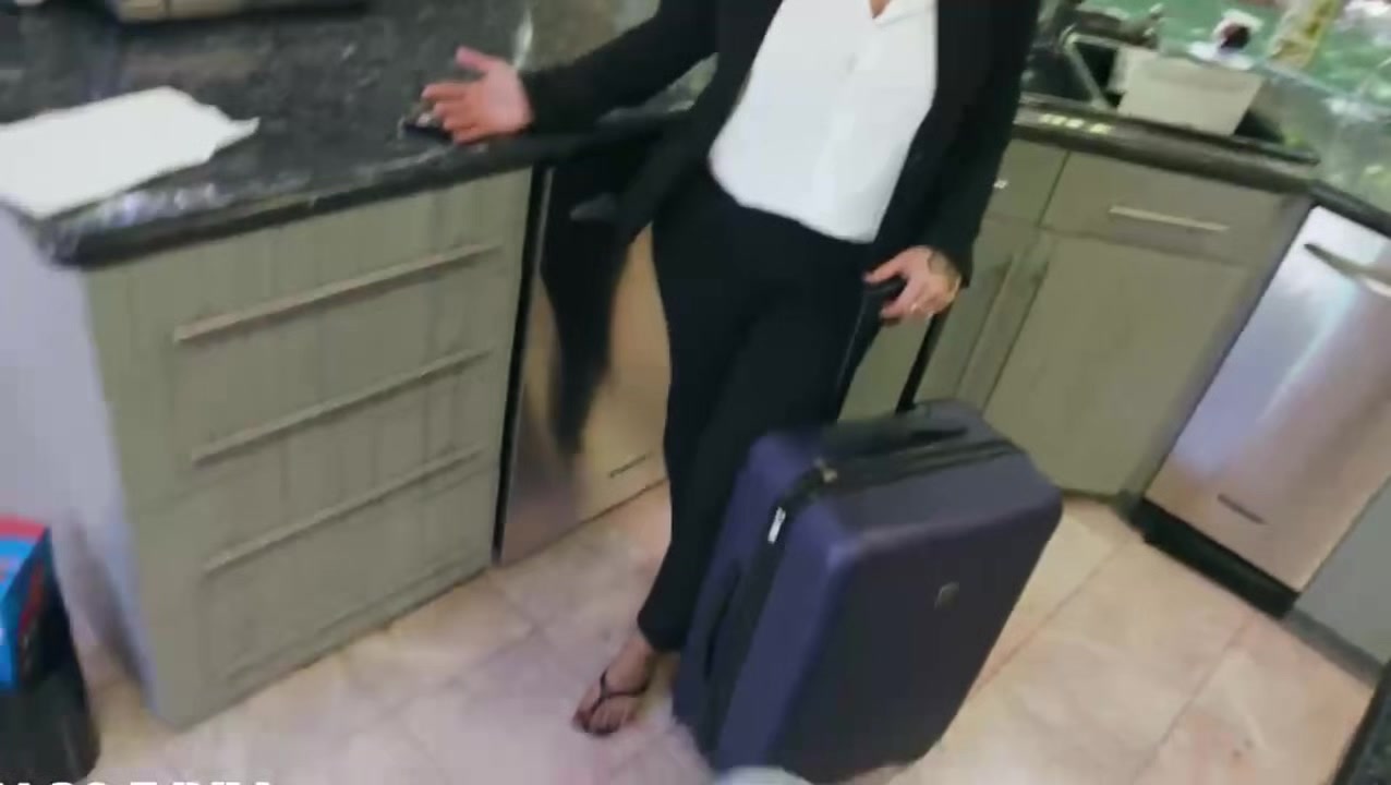guilt trip between stepmommy s thighs