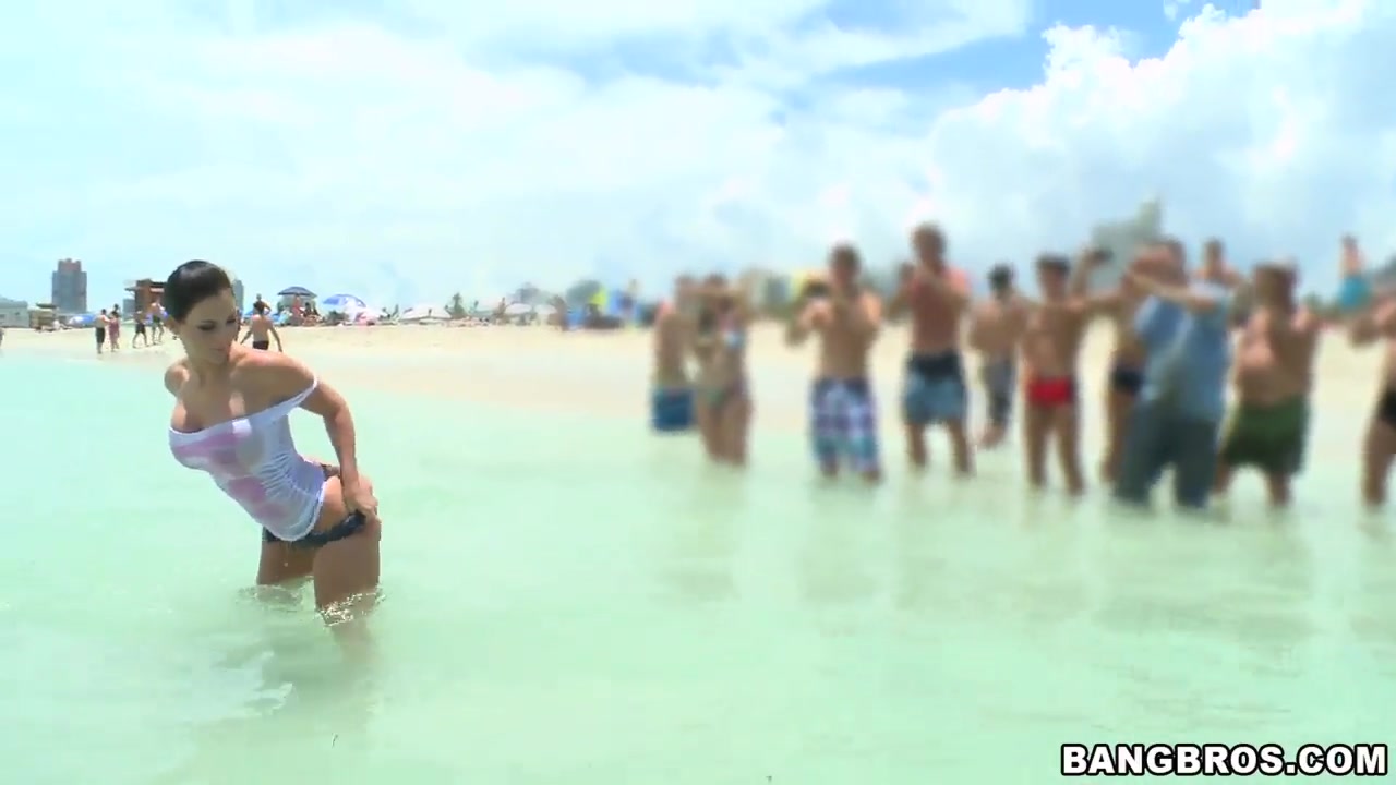 Phoenix Marie gets a creampie after hot public nudity