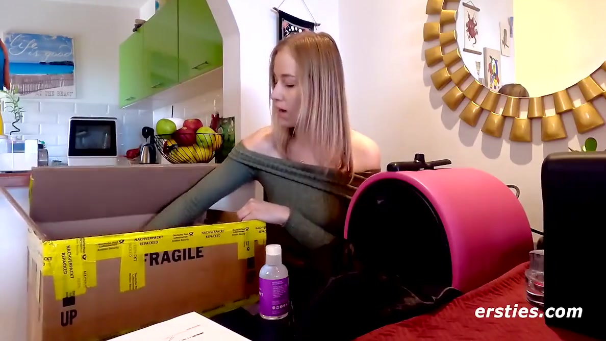 Sirena Rides Her New Sybian To Climax