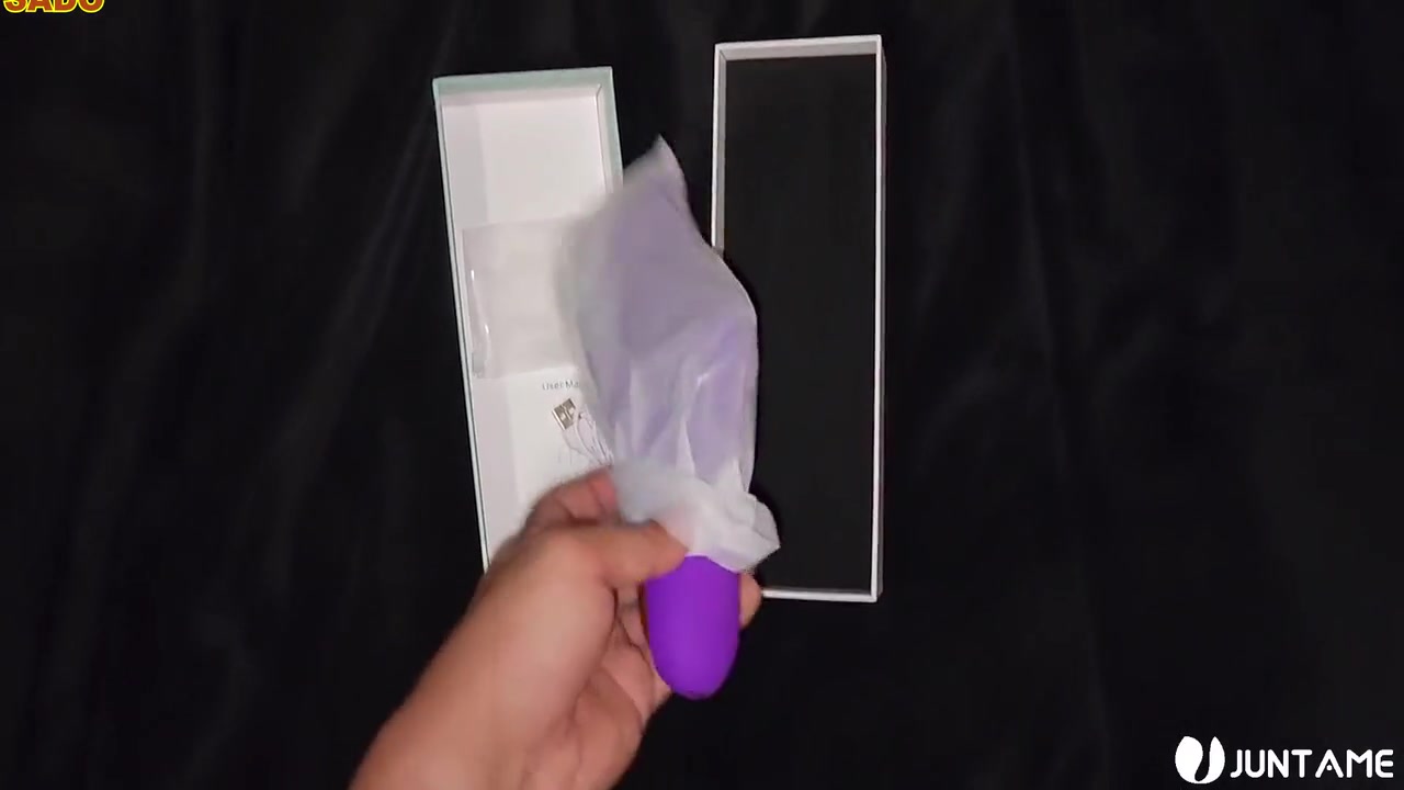 Big Ass Completely Eats The Vibrator Dildo Bora From Juntame. Get A 20% Off With Code Sado