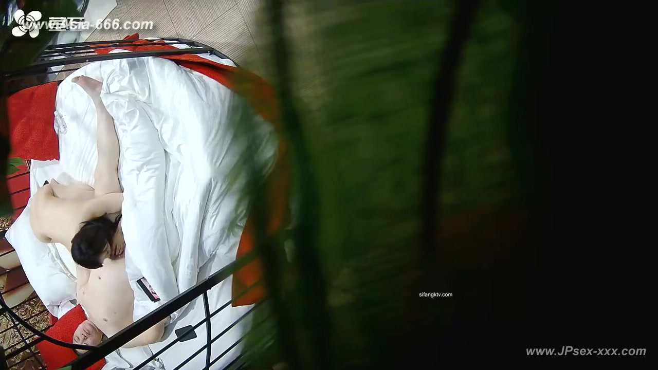Hackers use the camera to remote monitoring of a lover's home life.634