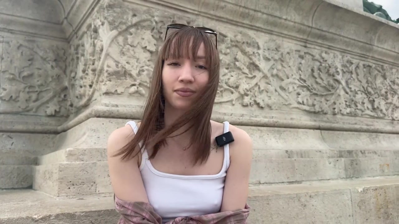 Chloe can't resist for long - Jacquie et Michel TV