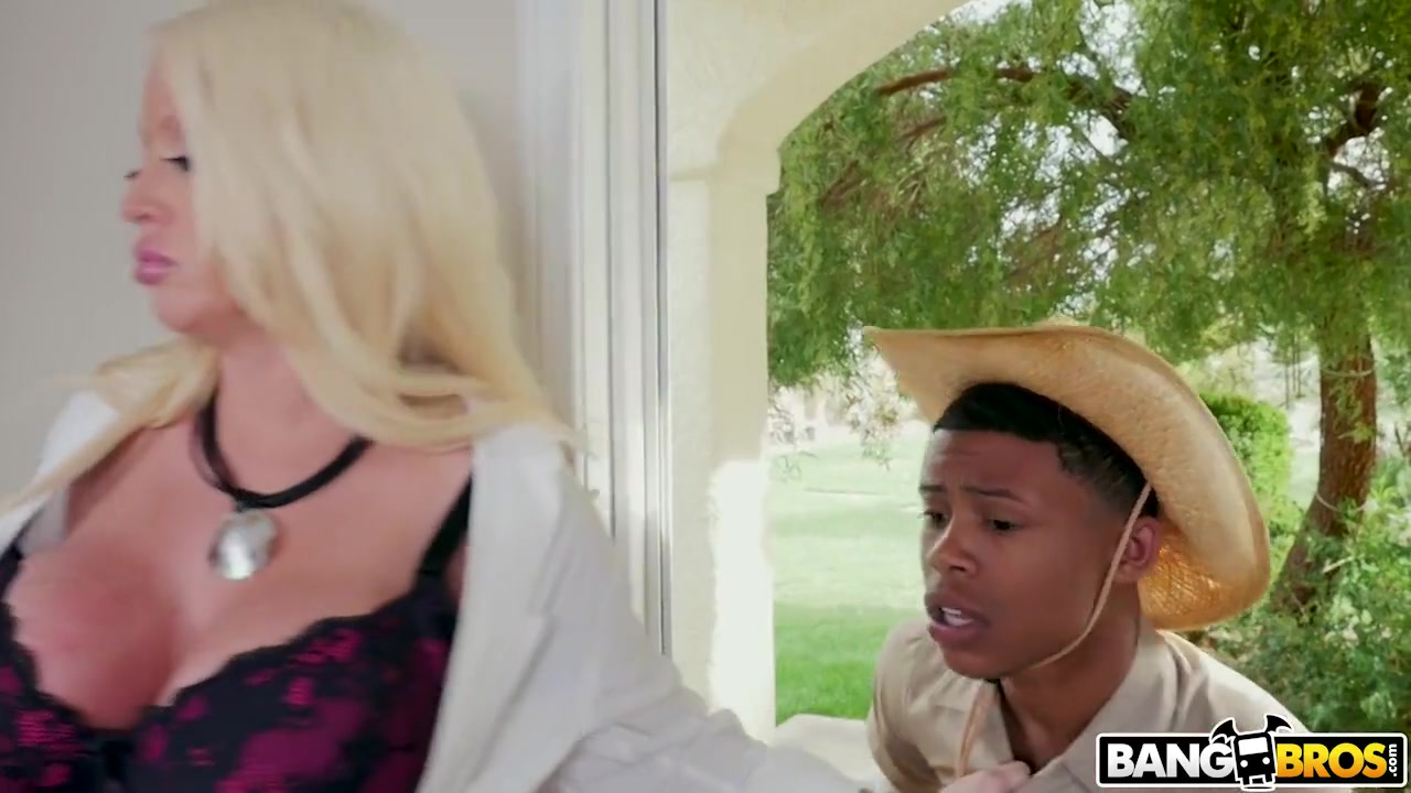 Milf Fucks The Gardener With Alura Jenson