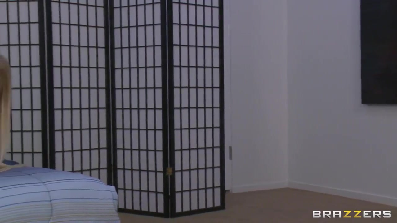 Blonde Vanessa Cage sucks only a big dicks