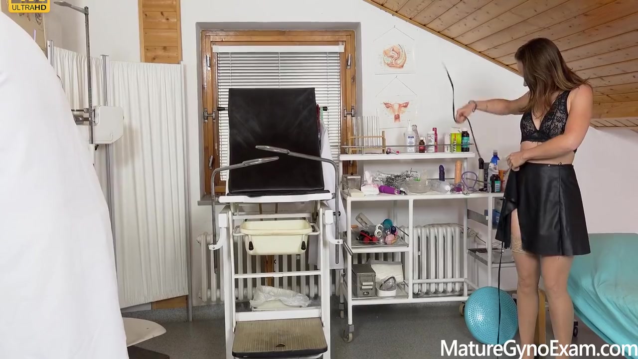 Hot Mature Lady Examined And Made To Cum By Perverted Gynecologist - Daisy Deseo