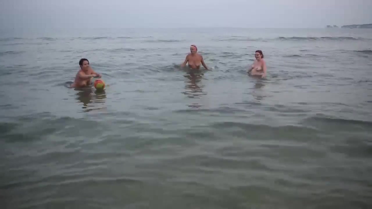 Girls Playing In The Sea - PhillipasLadies