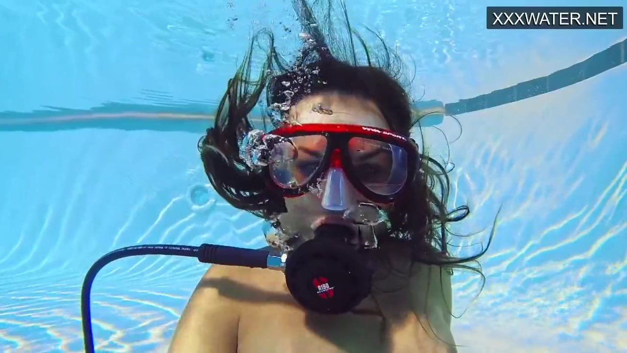 Lana Tanga Shows Underwater Orgasms To You