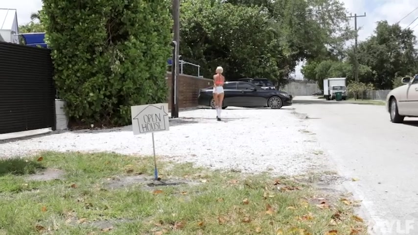 Negotiating With A MILF Nymphomaniac - MYLF