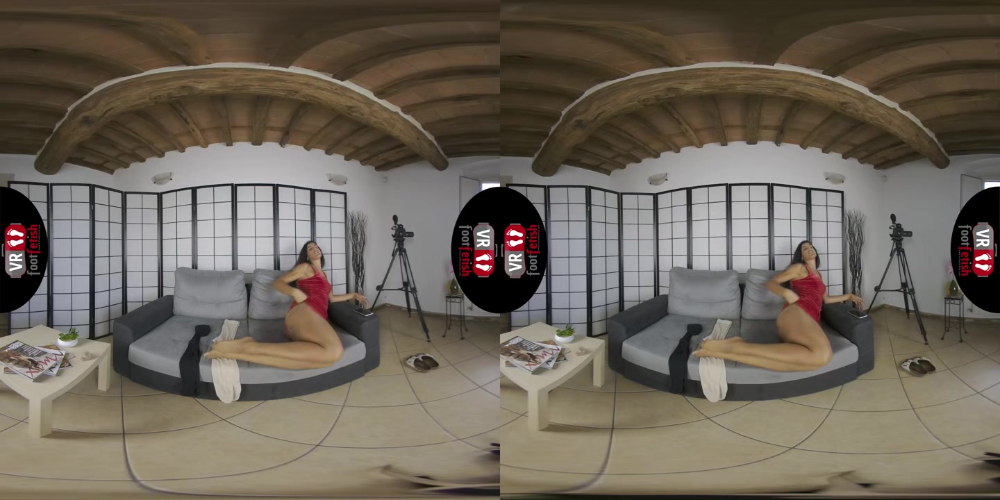 Teasing Queen Bianca Blance Tries On Her Pantyhose And Shows Her Amazing Body In VR - VRFootFetish