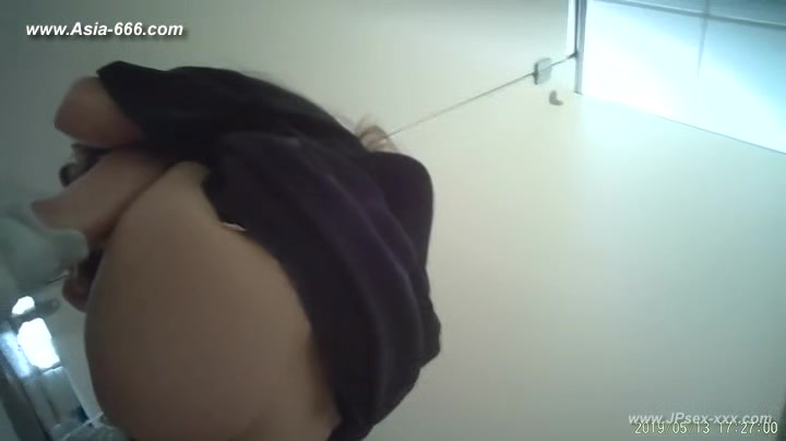 chinese girls go to toilet.146
