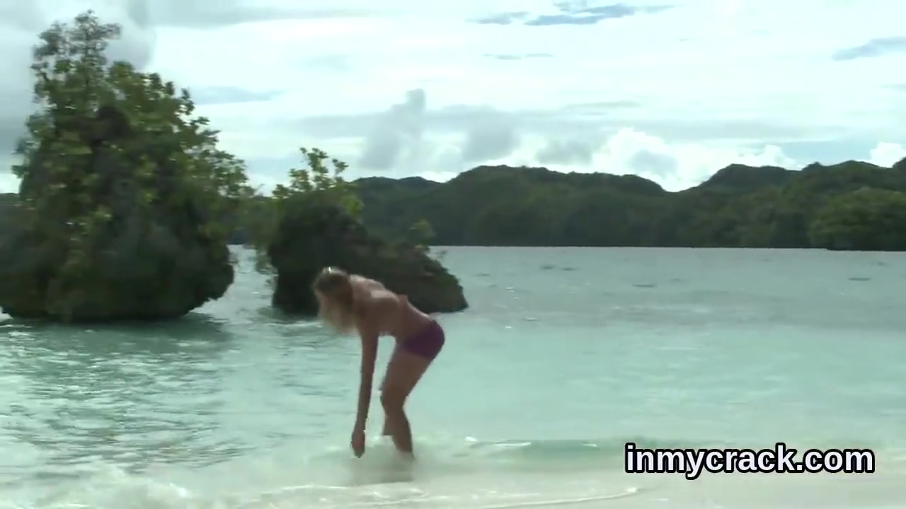 Attractive Idol Is Showing Off Her Opened Tight Pussy I
