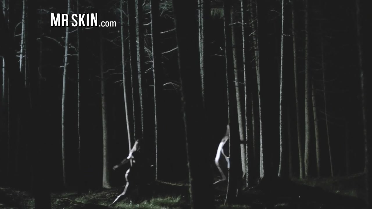 Amanda Seyfried Turns Tinseltown to Tonsiltown - Mr.Skin