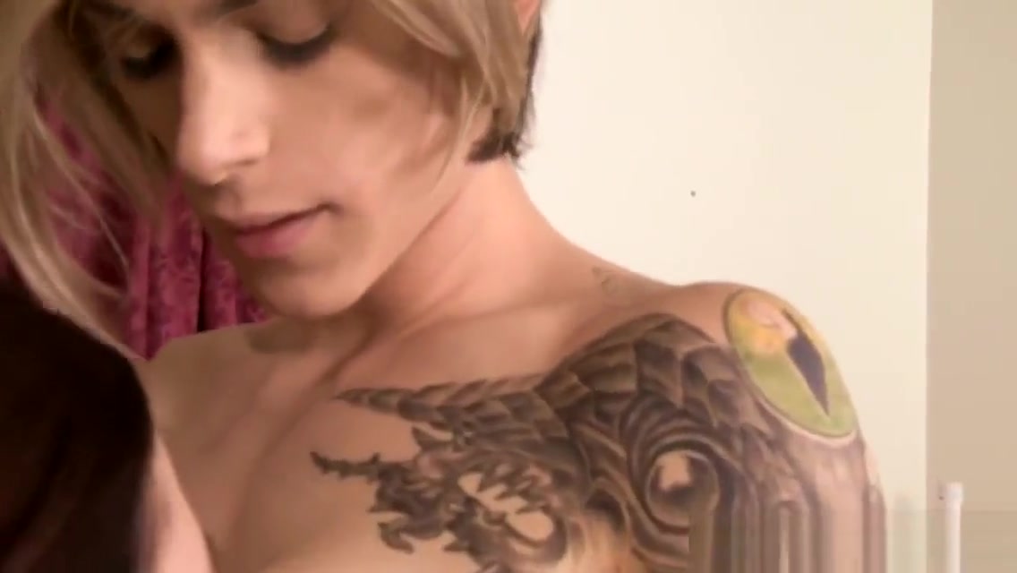 Les massage tranny pussyfucking babe