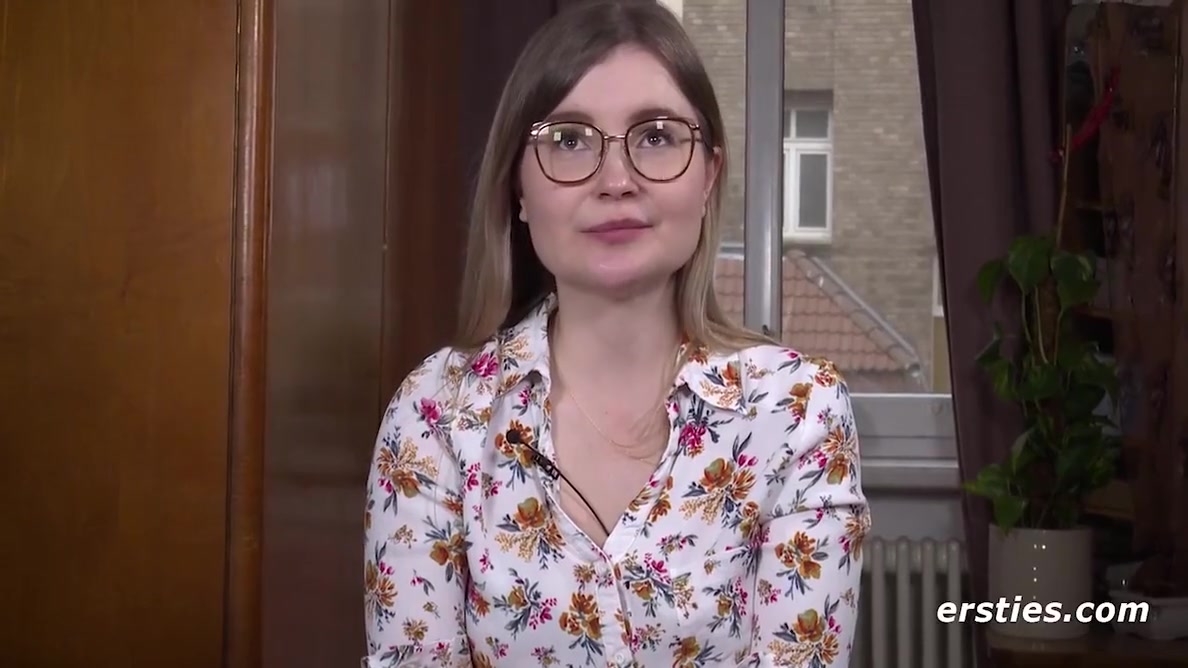 First-year Student 18+ Teacher Emily Masturbates With Glass