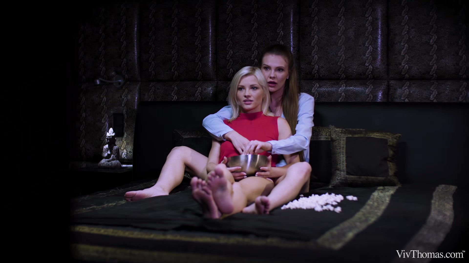 Don't Look Now - Elina De Lion & Zazie S - VivThomas