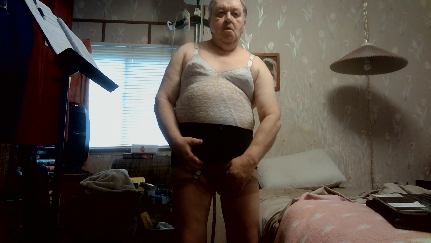 Girlie Cock Cum