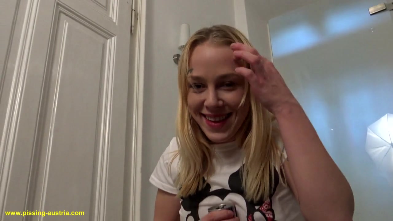 Bizarr teen 18+-dom face dildo fucking with pee by Femdom Austria