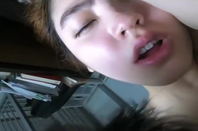 Asian girl ready to fuck on cam