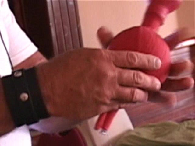 Squirtinator shows how to make her squirt