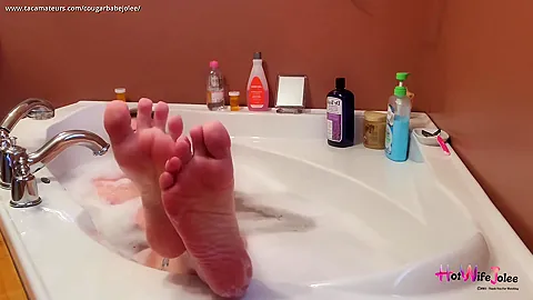 Wet Foot Worship - CougarBabeJolee