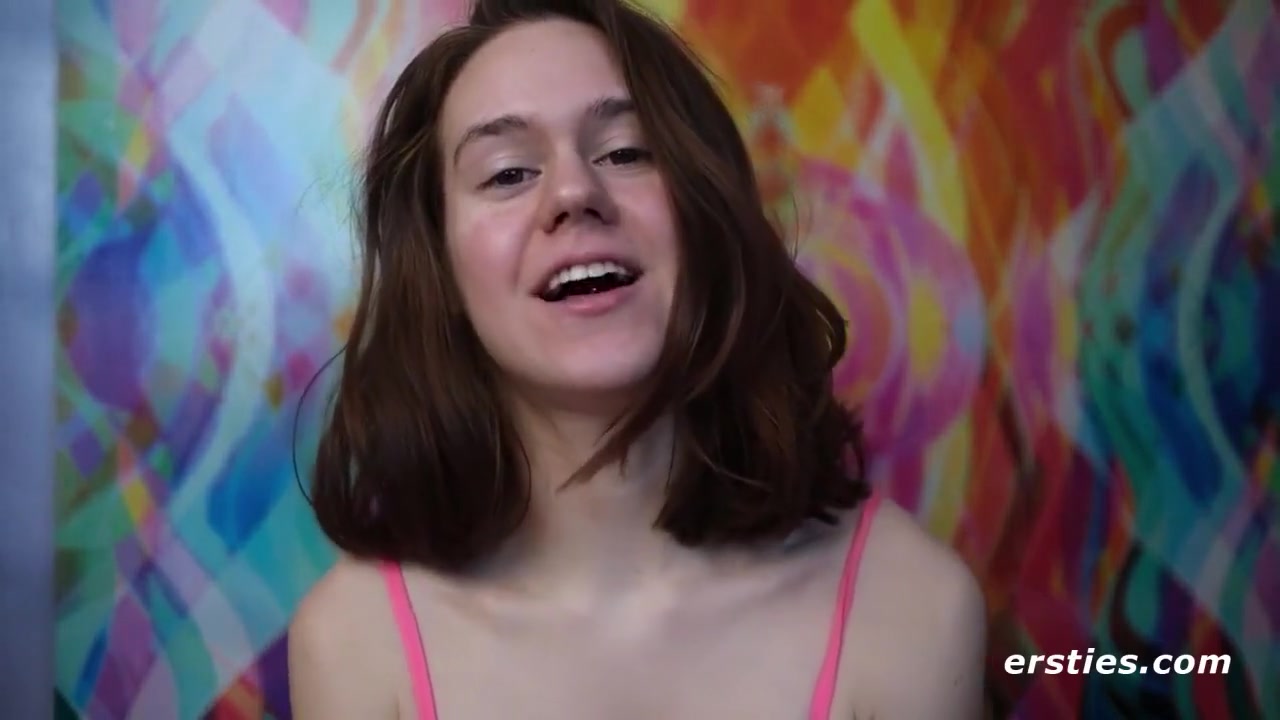 Sexy Babe Masturbates By A Mirror