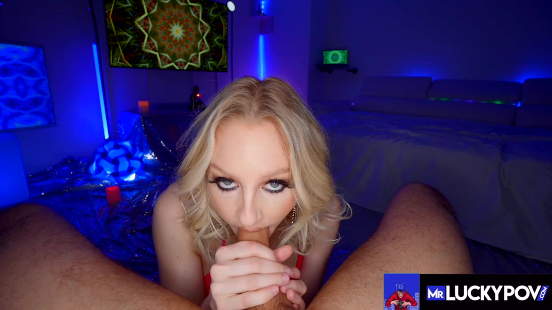Blonde Babe With Butt Plug Gets Creampie
