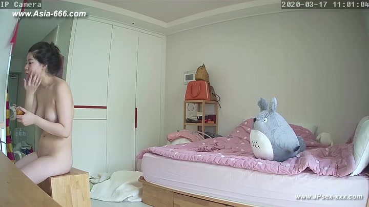 Hackers use the camera to remote monitoring of a lover's home ***