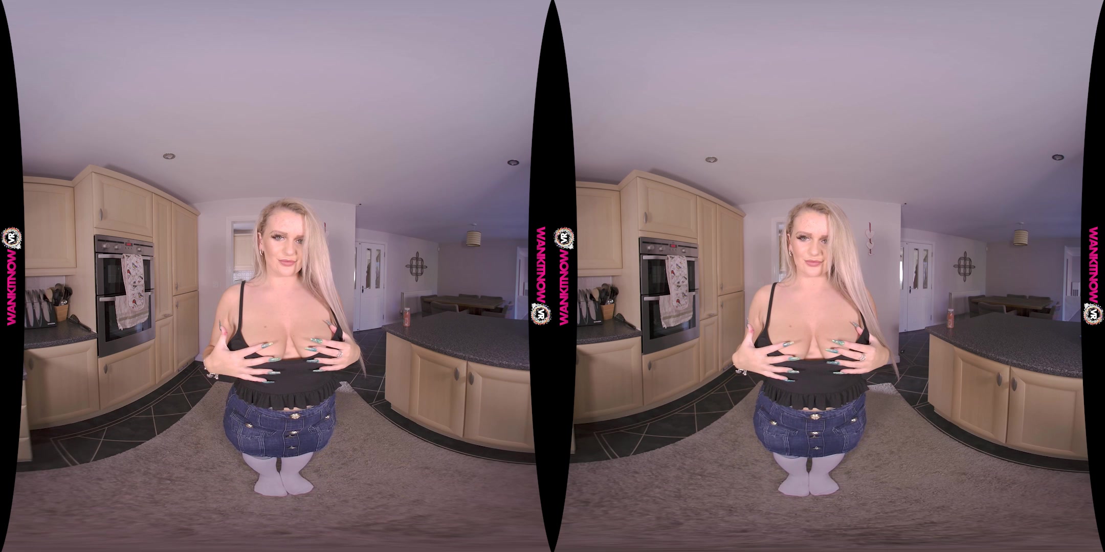 Risky Business featuring Dolly - WankitNowVR