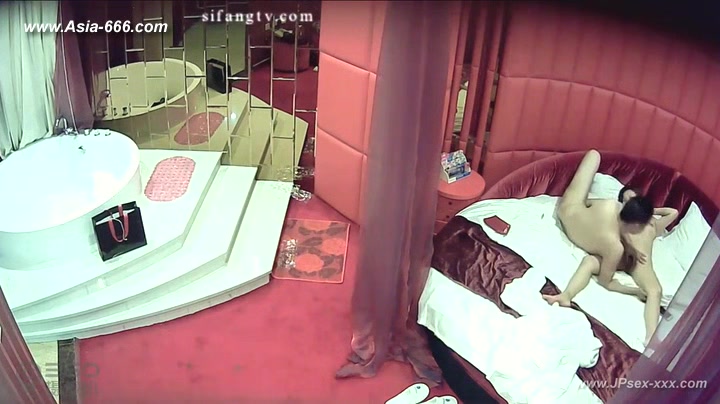 Hackers use the camera to remote monitoring of a lover's home ***