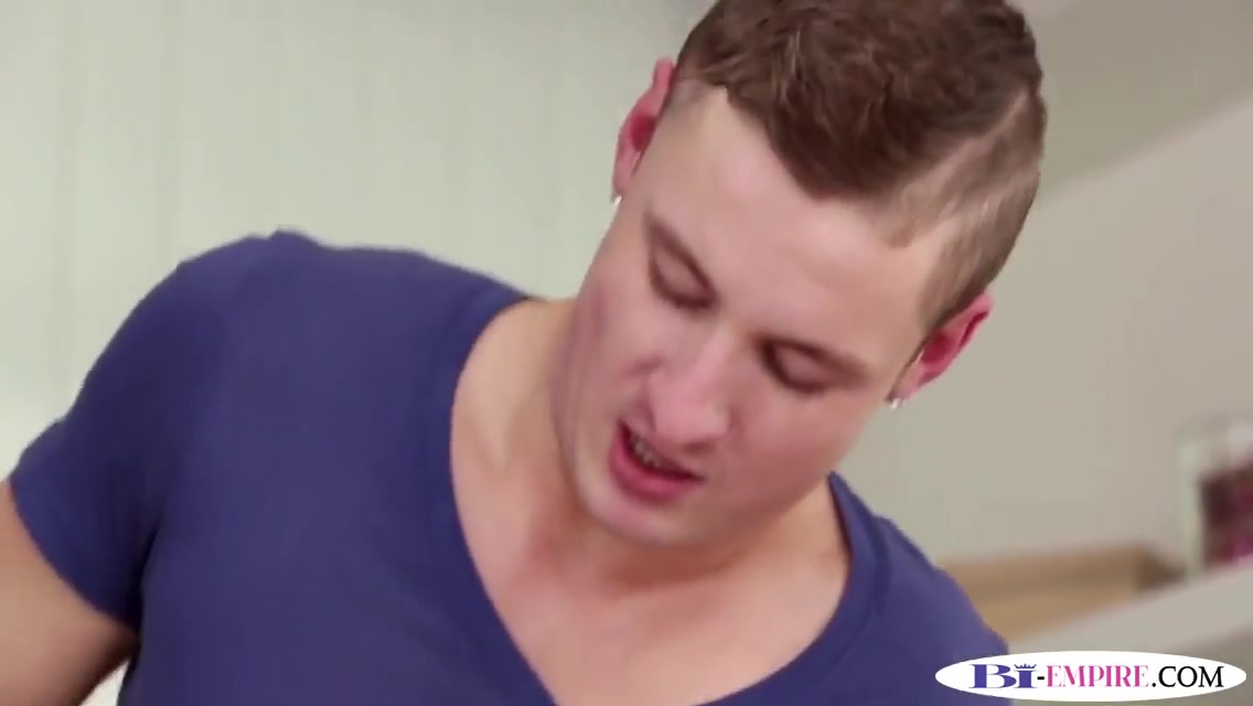 Pussylicking Twink Rides Cock Before Facial 6 Min