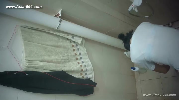 peeping chinese girls bathing.28