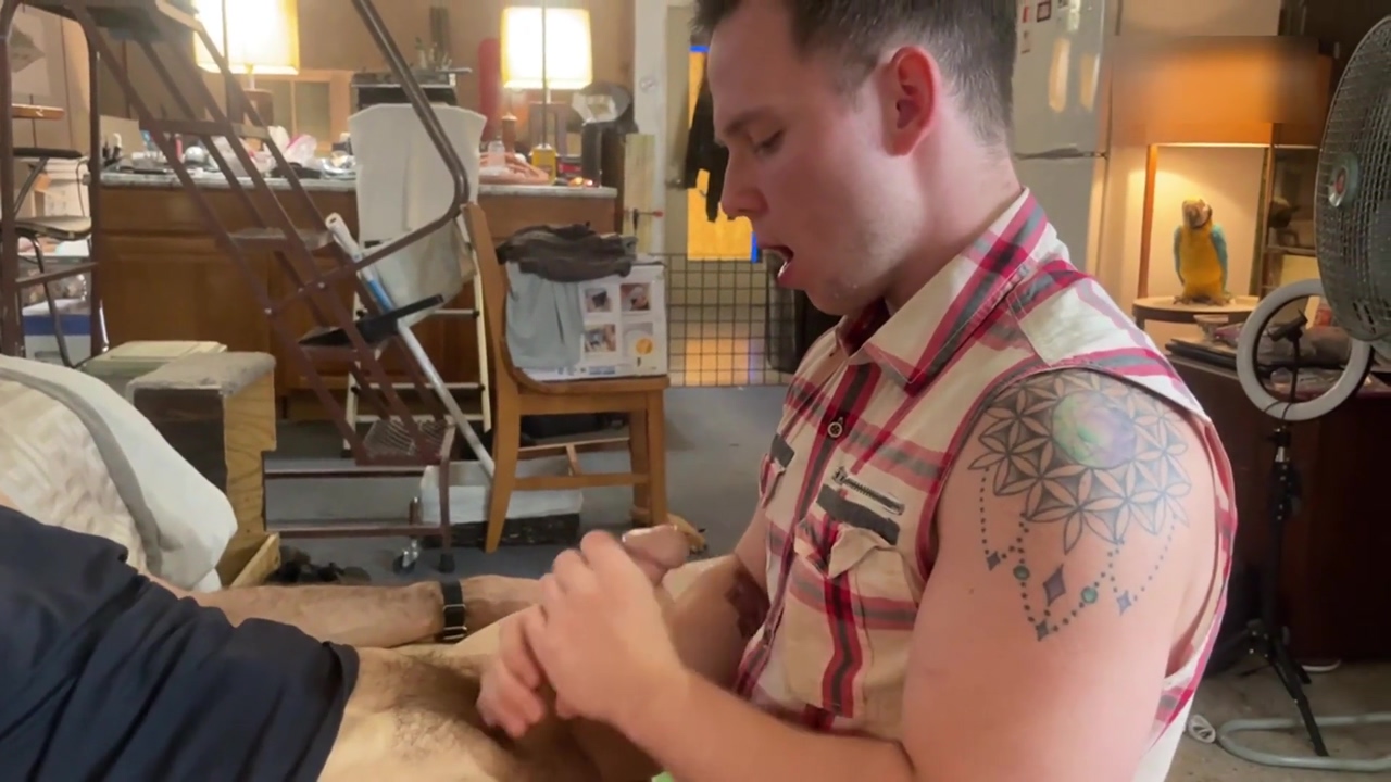 Hung Stepdaddy Fills Muscle Twink Throat Then Stretches His Hole