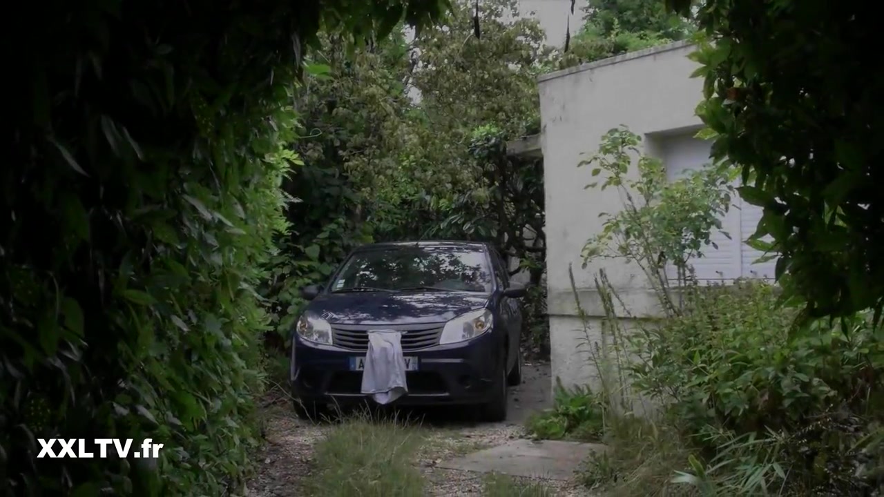 Anal Sex In The Garden Of The House