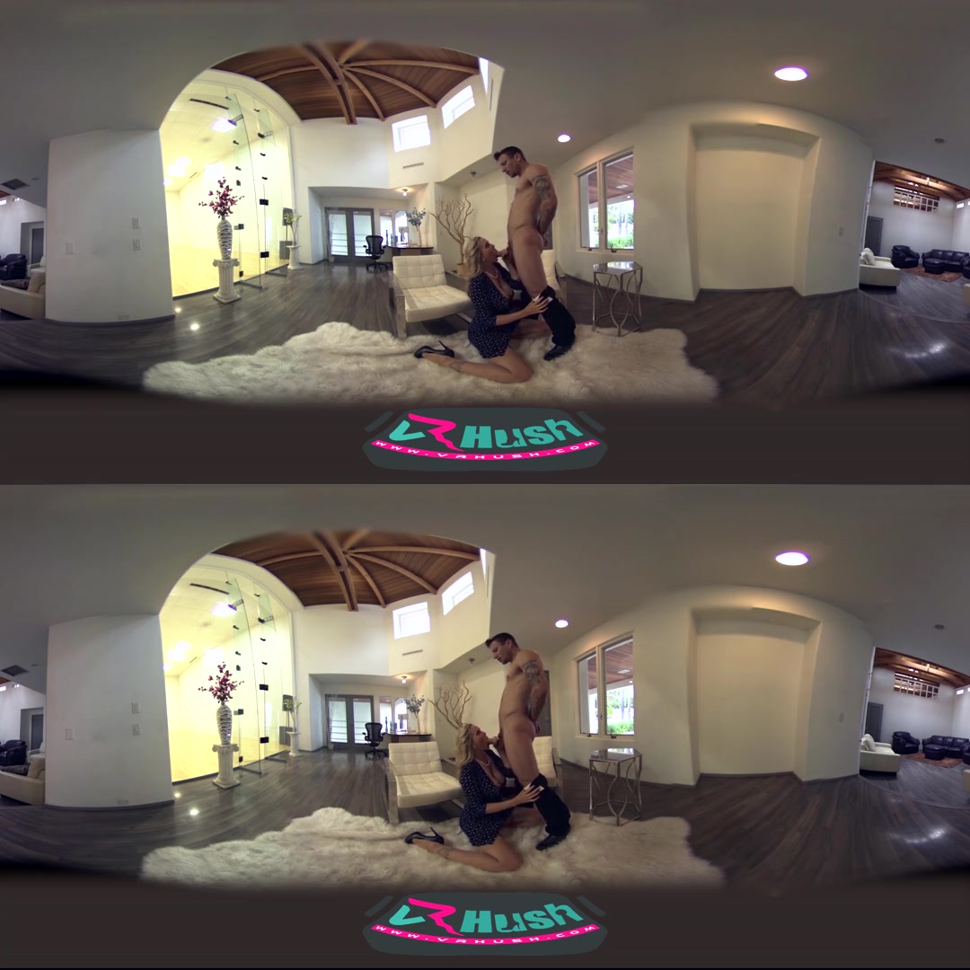 Julia Ann in Blonde Milf Showing You the Way () - VRHush