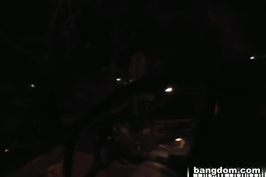 Fucking A Sexy Nineteen Year Old In The Park