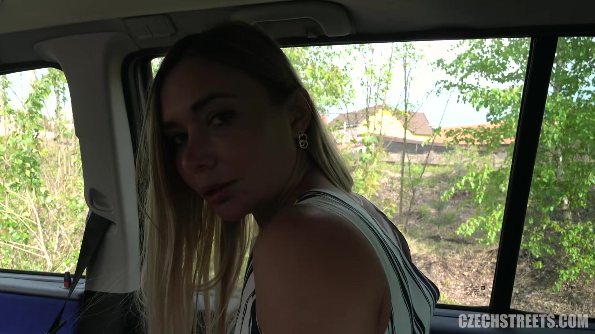 Czech Streets – Food Massacre in the Car