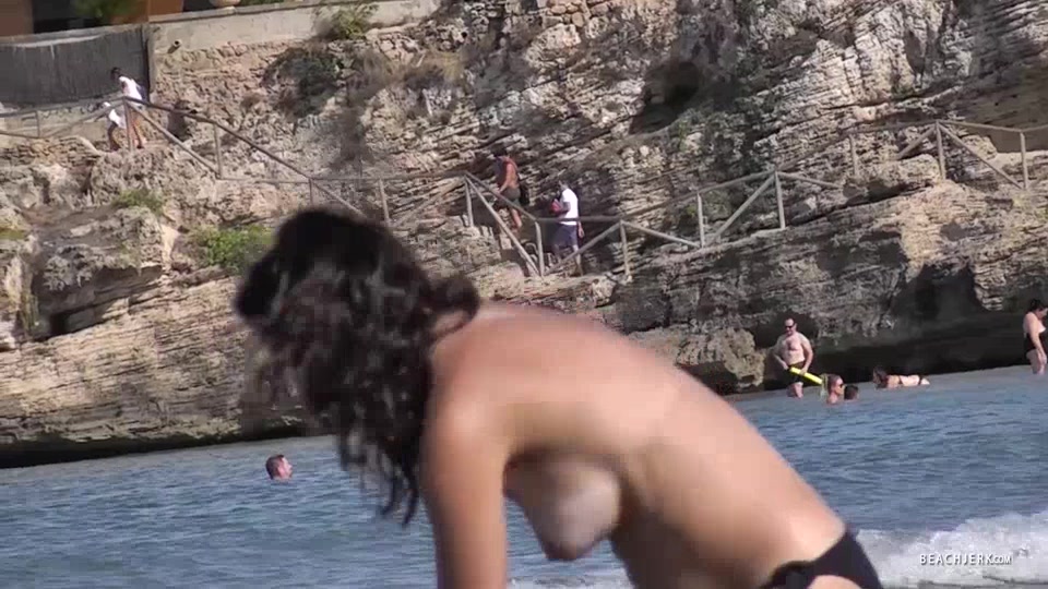 MILF tennis - BeachJerk